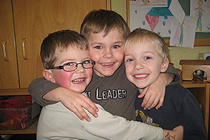 Foto von drei Jungen